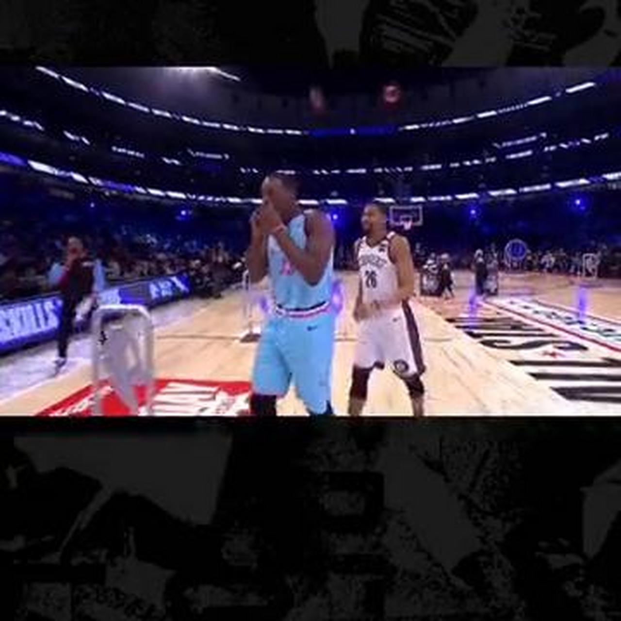 东部半决赛雄鹿队遭遇顽强对手,场面火爆 东部半决赛雄鹿队遭遇顽强对手,场面火爆