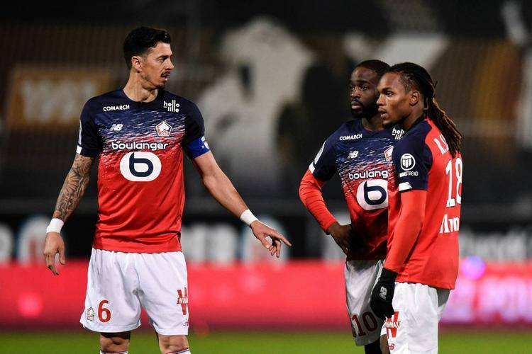 里尔队主教练赞扬球员表现,信心满满迎战强敌 里尔队主教练赞扬球员表现,信心满满迎战强敌