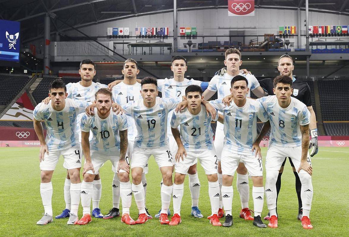 包含希腊队在对阵科索沃的比赛中以-取得胜利，实现反弹的词条