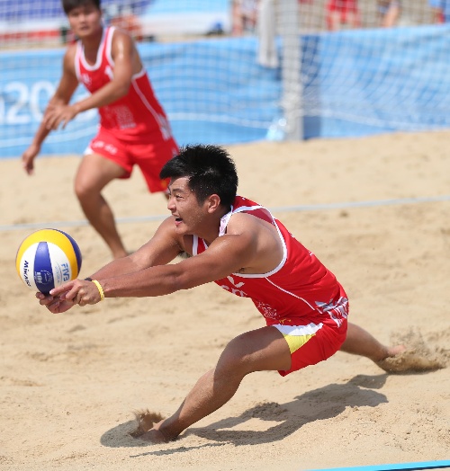 巴西选手在沙滩排球比赛中实现逆袭