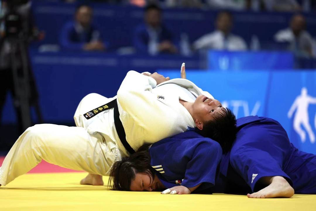 开云APP-法国柔道选手独占鳌头，赢得金牌