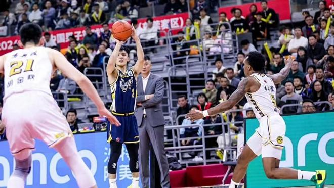 广东队今晚比赛获胜，全队表现抢眼