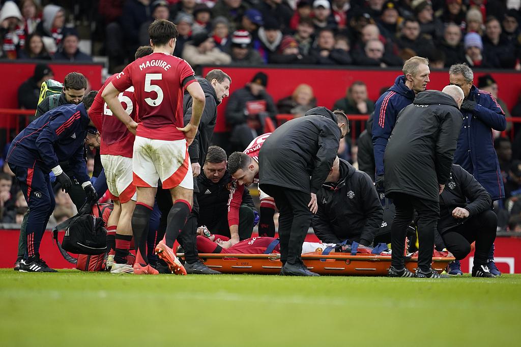 曼联艰难取胜，出线形势严峻