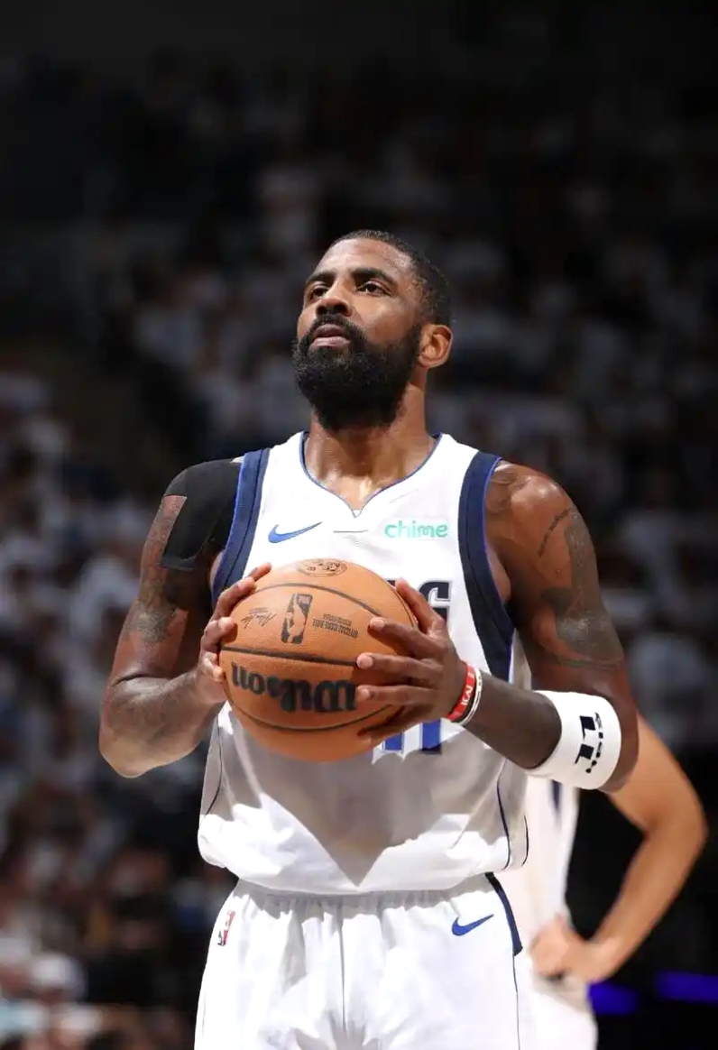 开云平台-关于篮球巨星与球队合同续约谈判进展顺利的信息