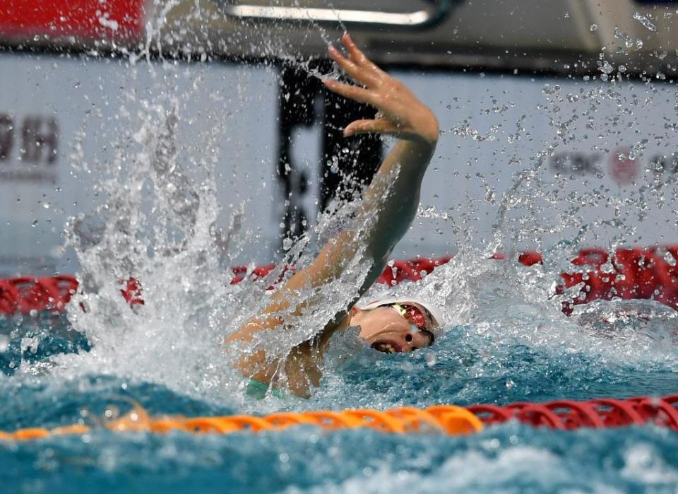 游泳项目选手速度惊人，力压对手取胜的简单介绍