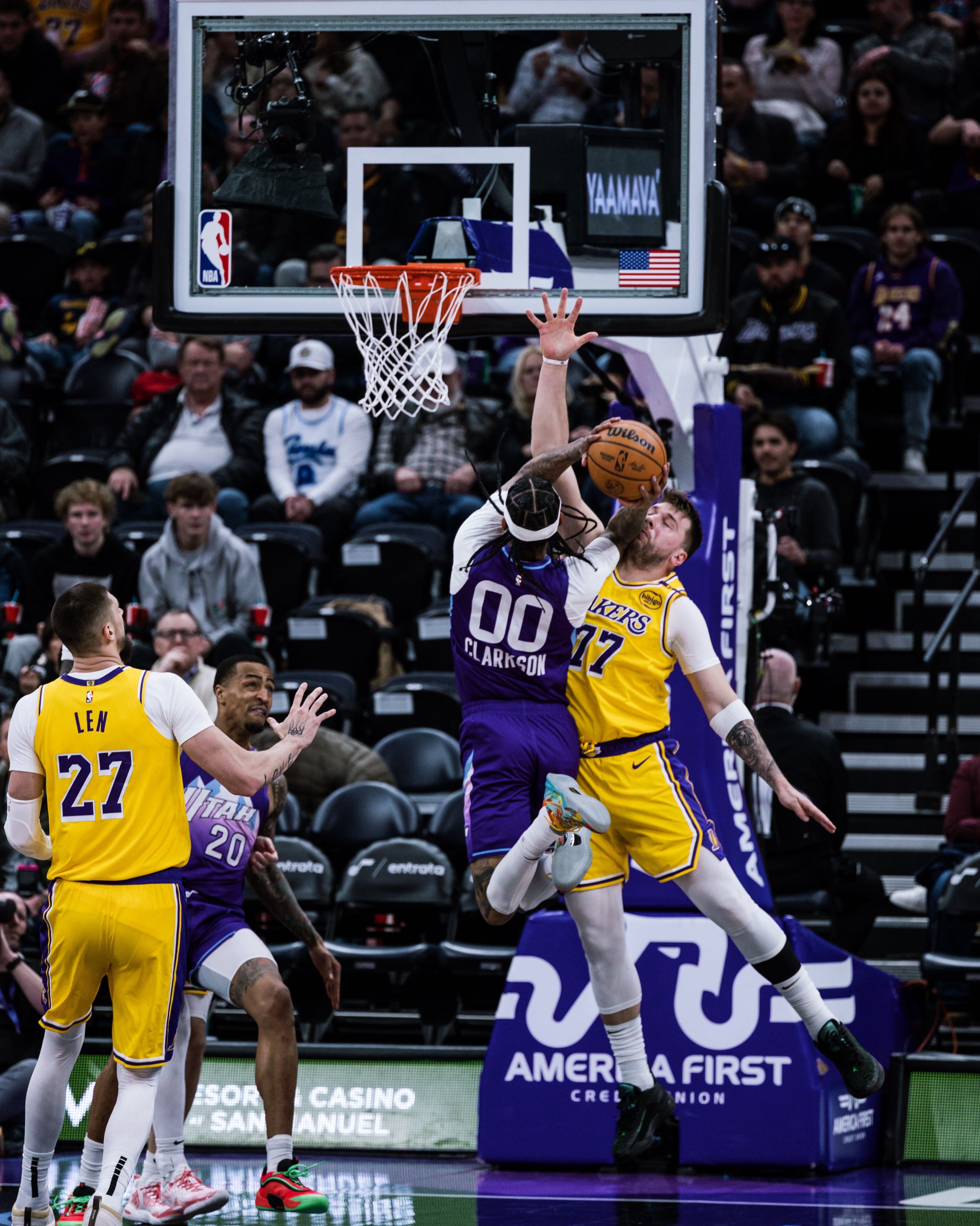 开云下载-关于爵士内线防守力量突出助球队抵挡对手反扑的信息