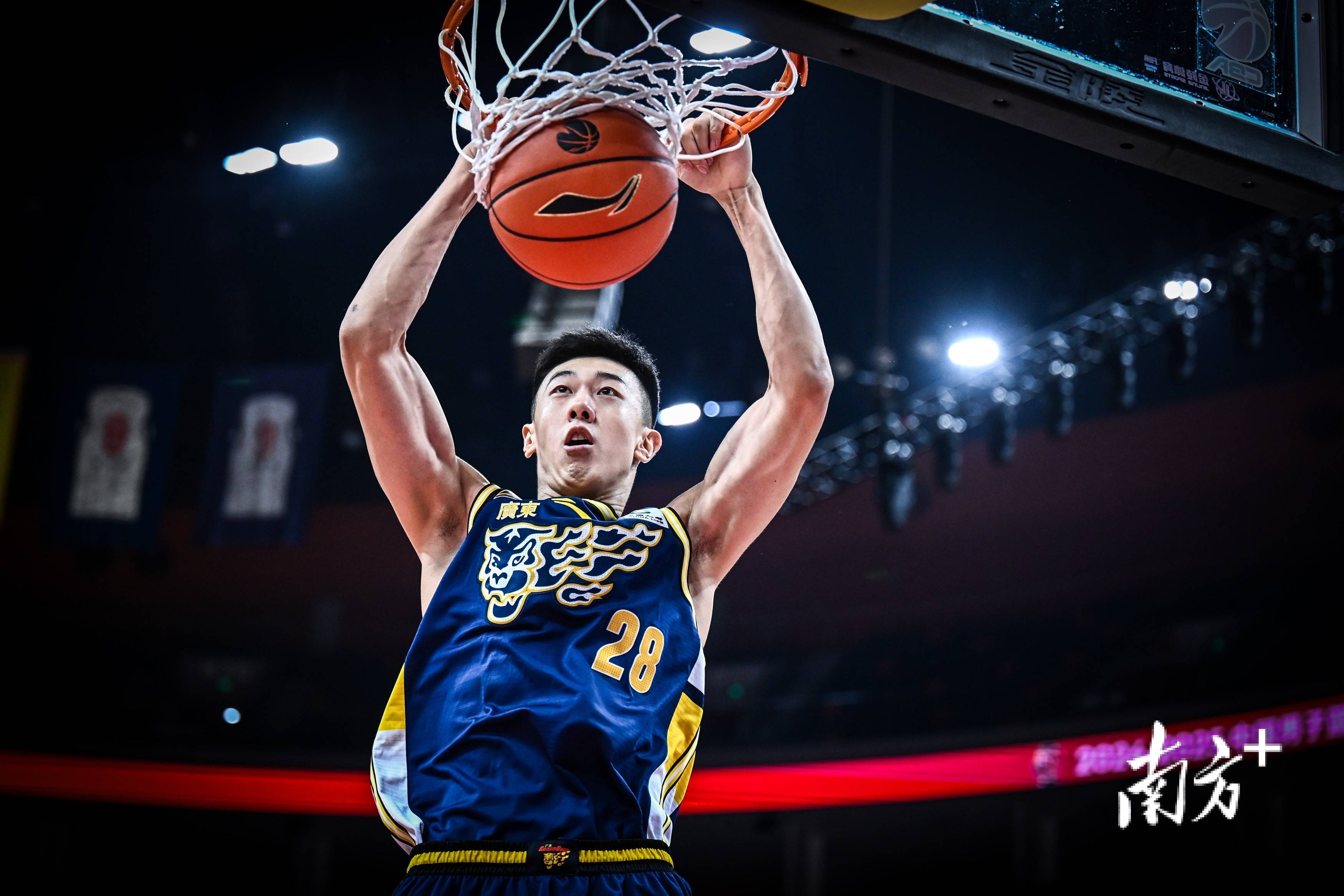 福建队在场上表现出色