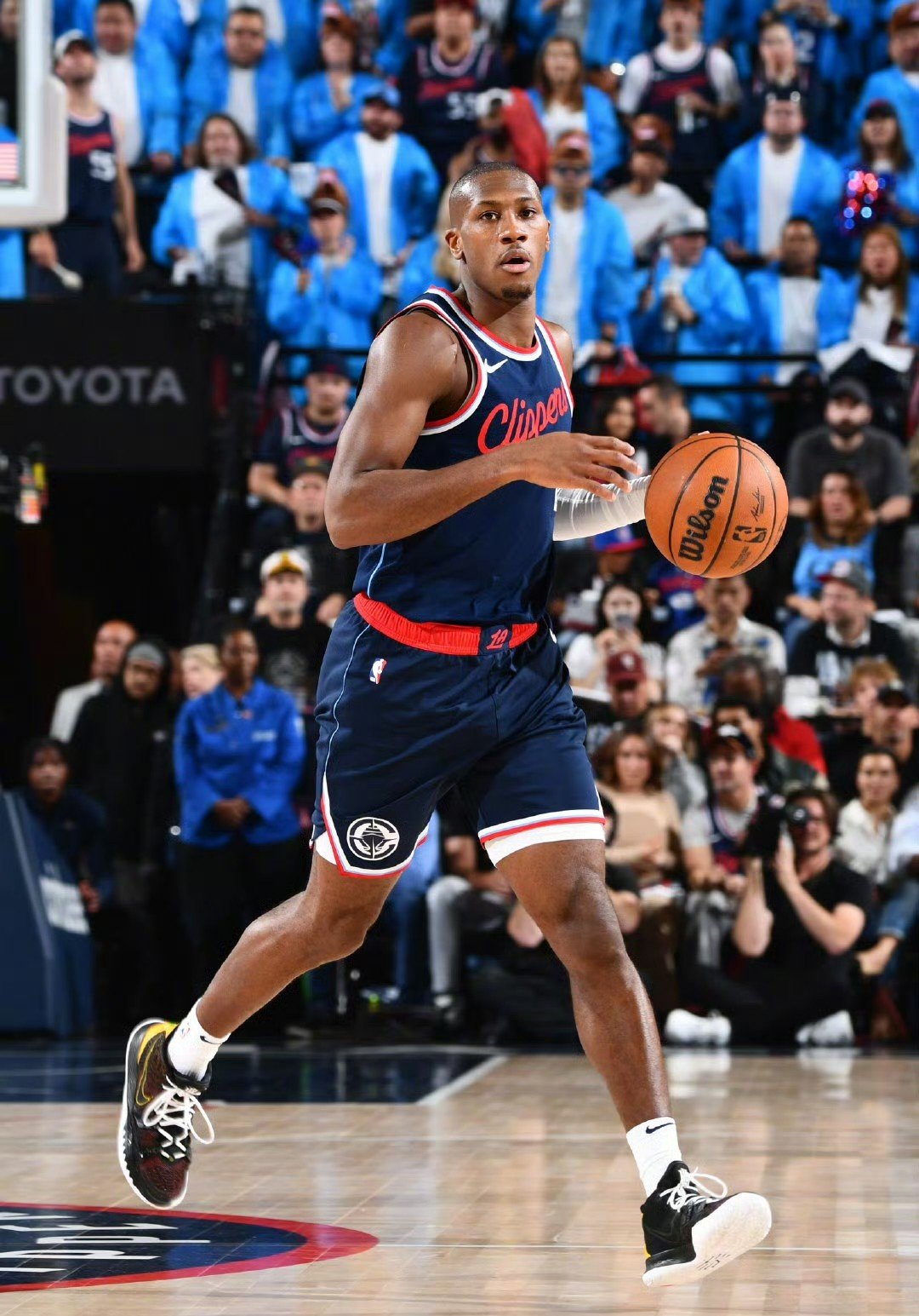 开云体育在线-关于快船后卫脚踝扭伤，球队整体实力降低的信息