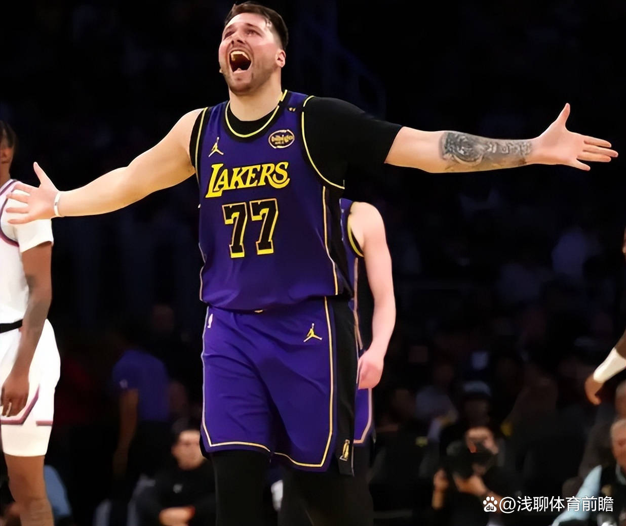 包含湖人联手防守助球队逆转胜利赢得激动战役的词条