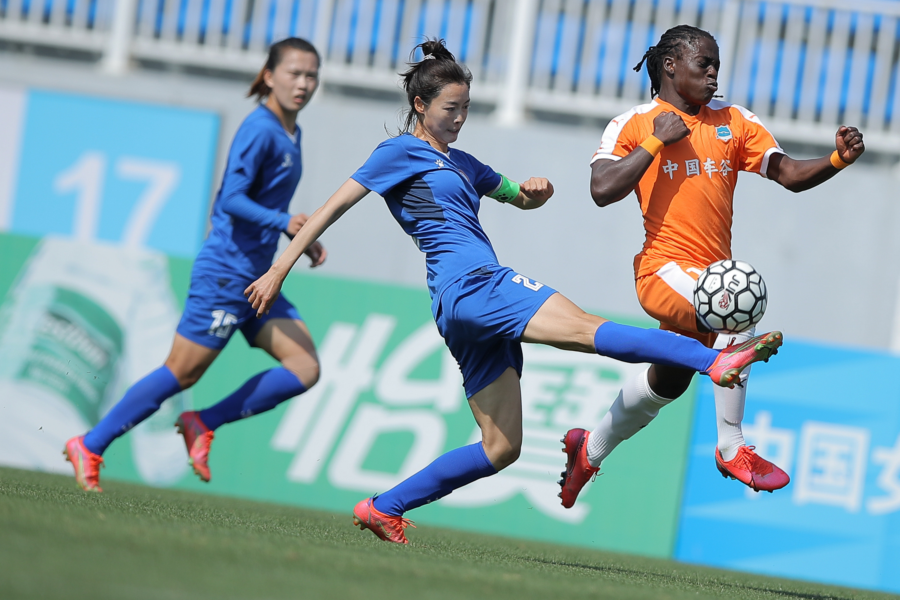 女足赛事紧张举行，场上风云变幻的简单介绍