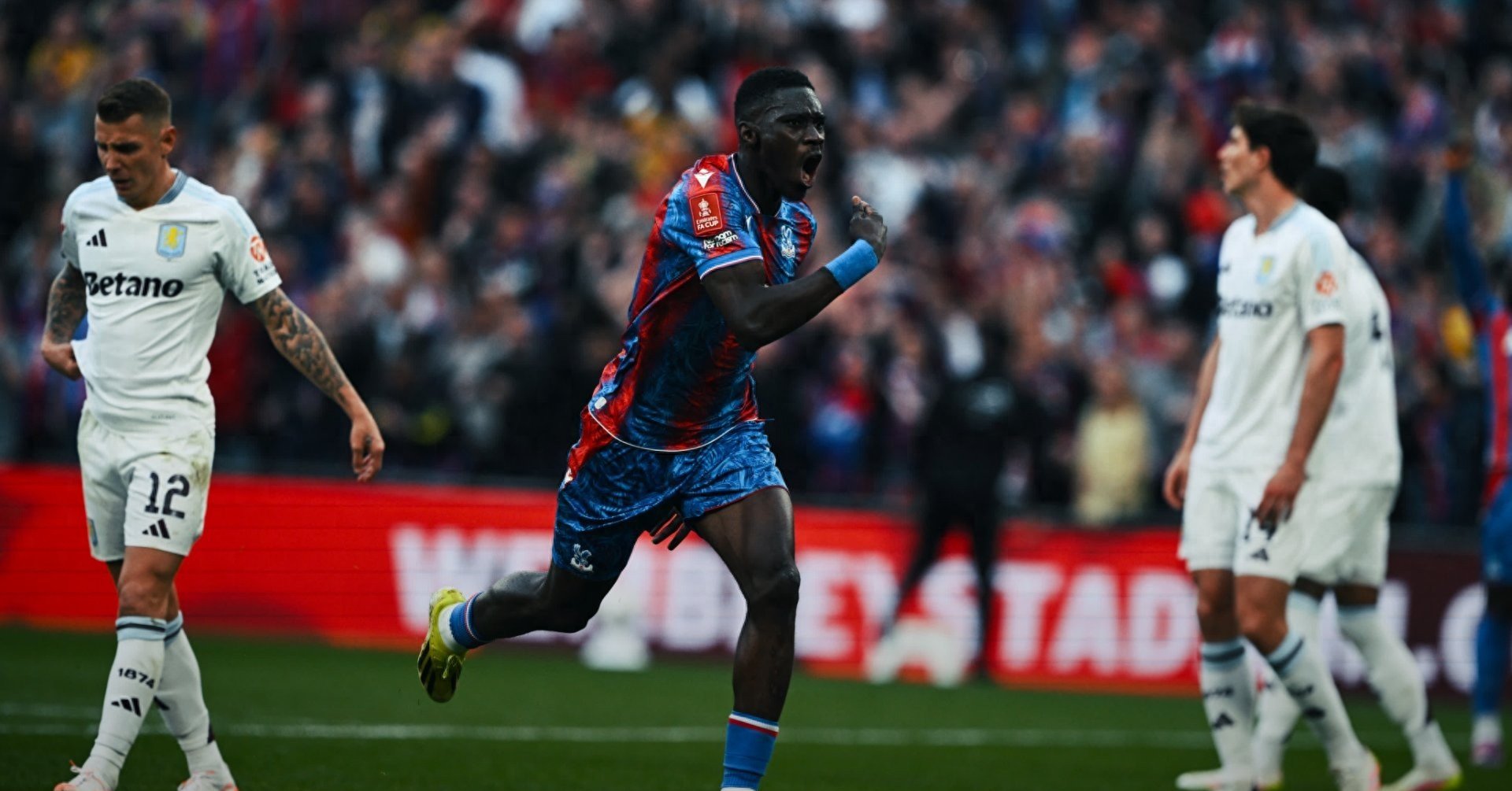 水晶宫客场逆转对手，后防坚固奇兵出击的简单介绍