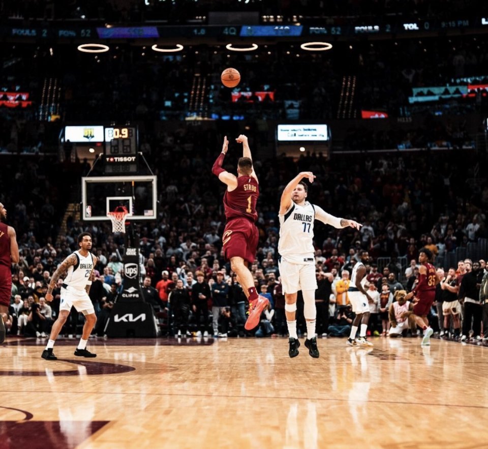 开云体育平台APP-关于独行侠球员超远三分仰天出手，球队击退对手攻防的信息