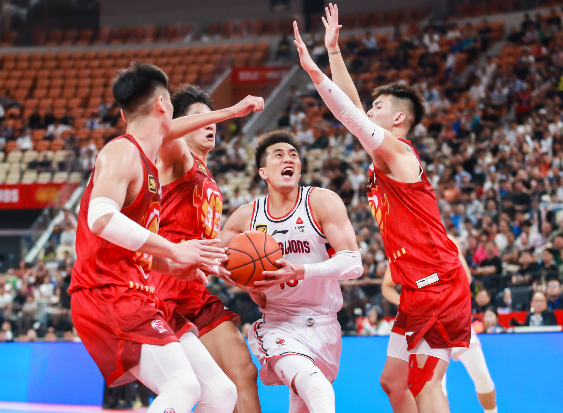 开云APP-打破僵局，前卫球员助球队夺冠