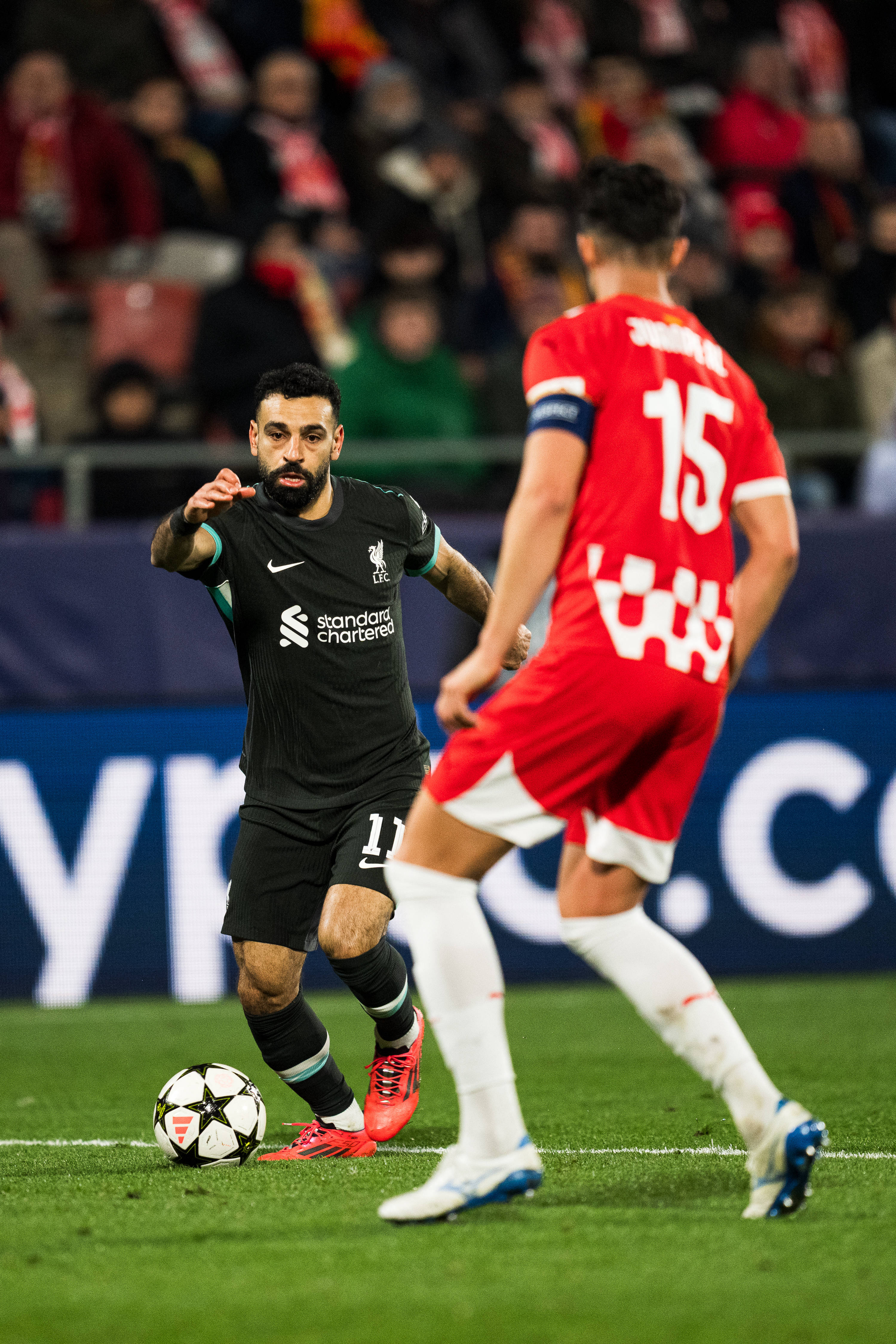 开云官网-利物浦球迷翘首以待欧冠赛事