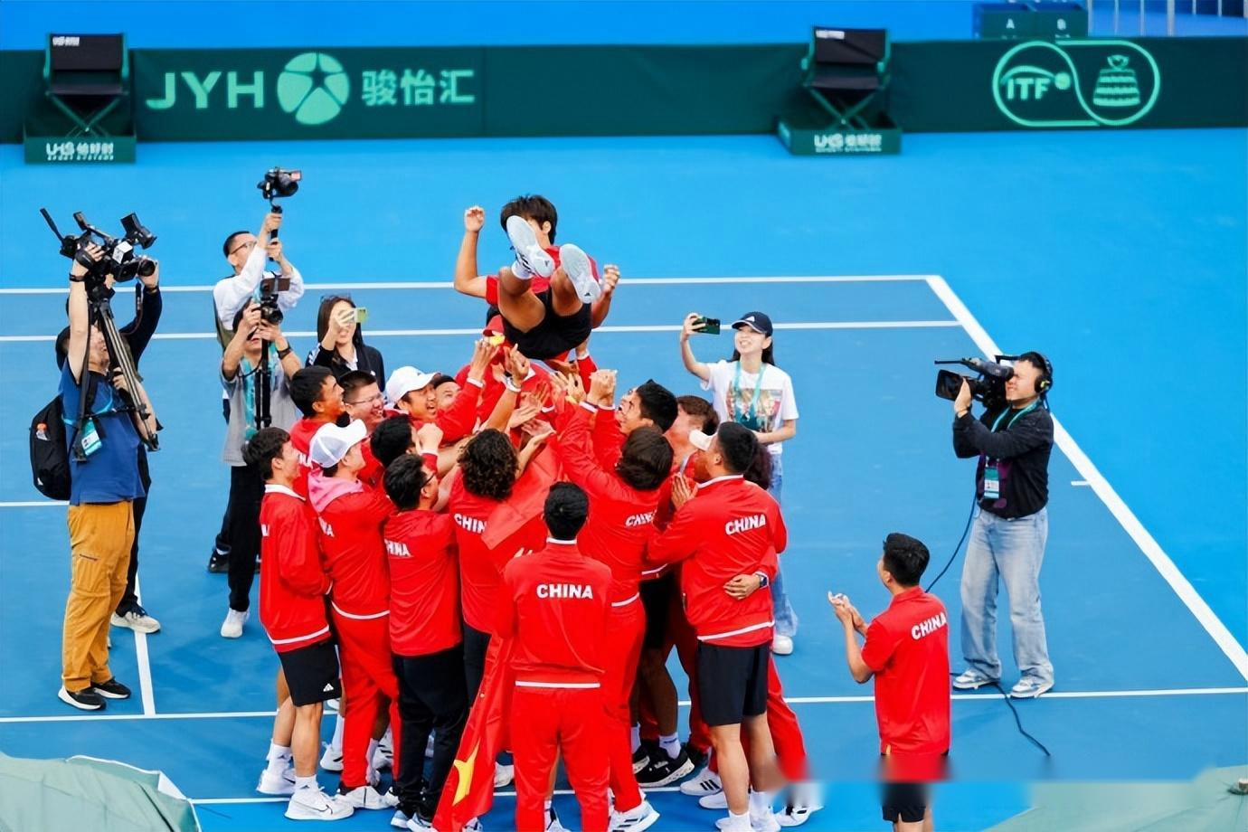 开云体育下载-力挽狂澜，球队实现胜利逆转