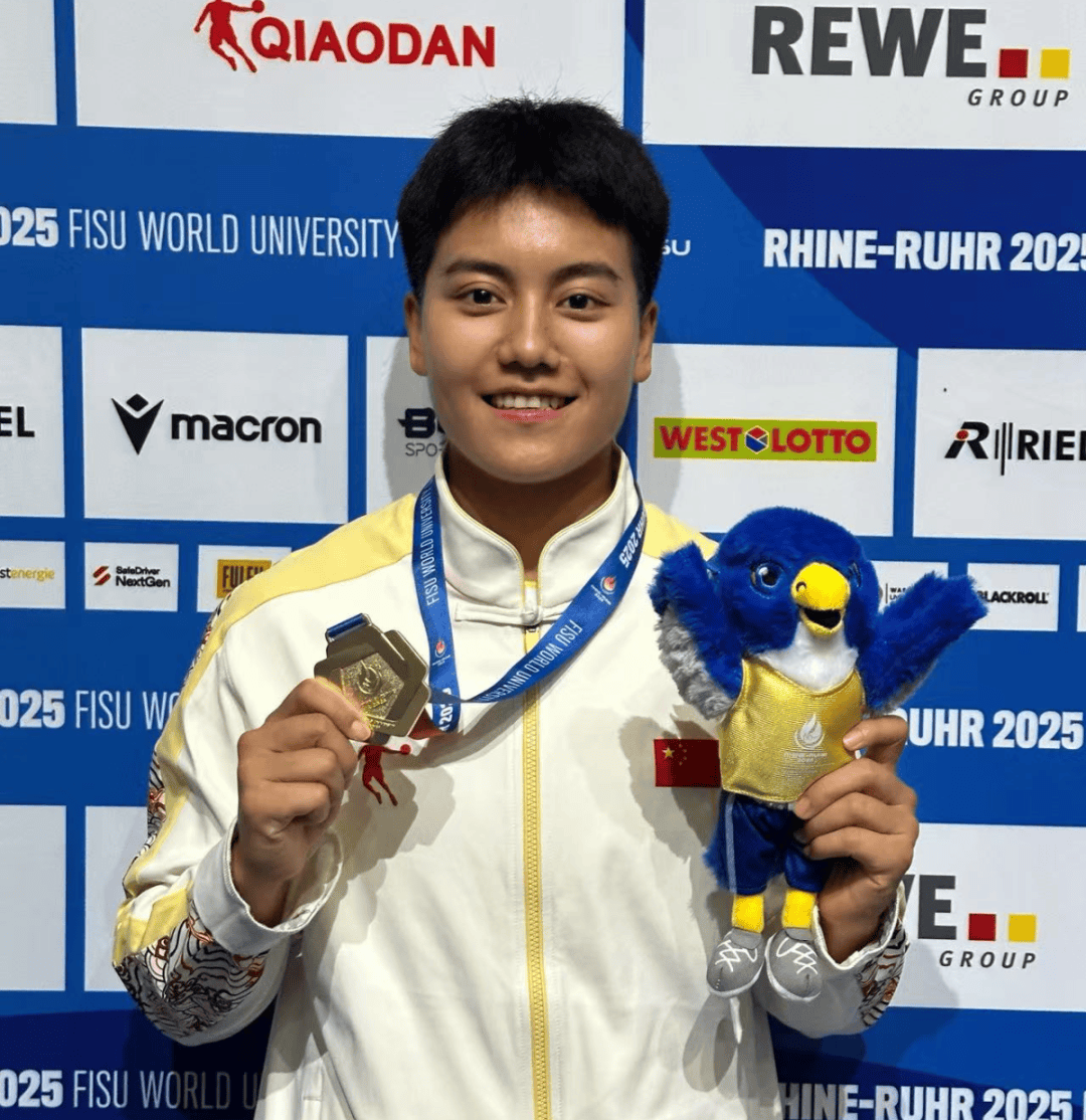 开云体育平台APP-德国体操运动员表现卓越，成功登上领奖台