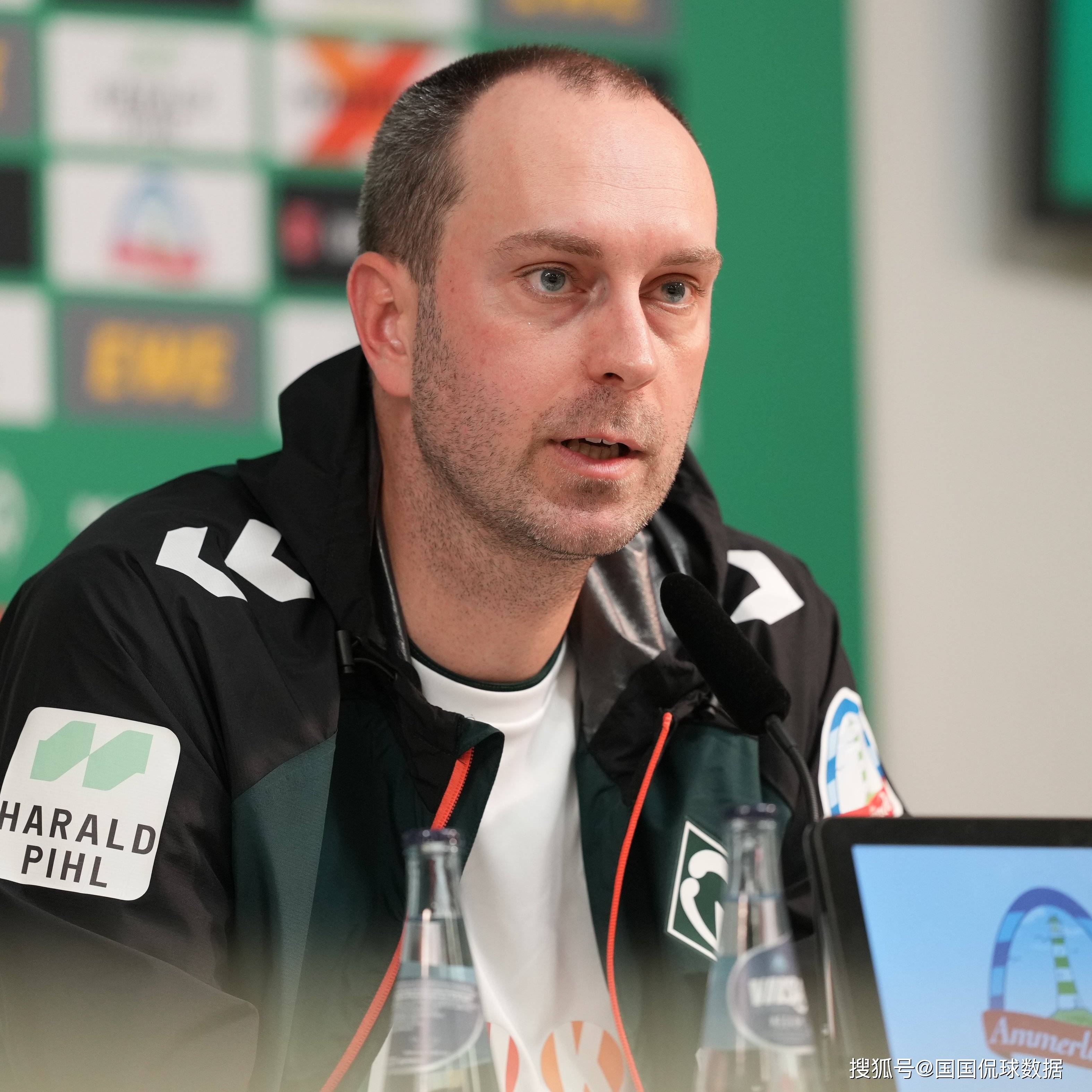 包含云达不莱梅士气低迷，球员心态调整的词条