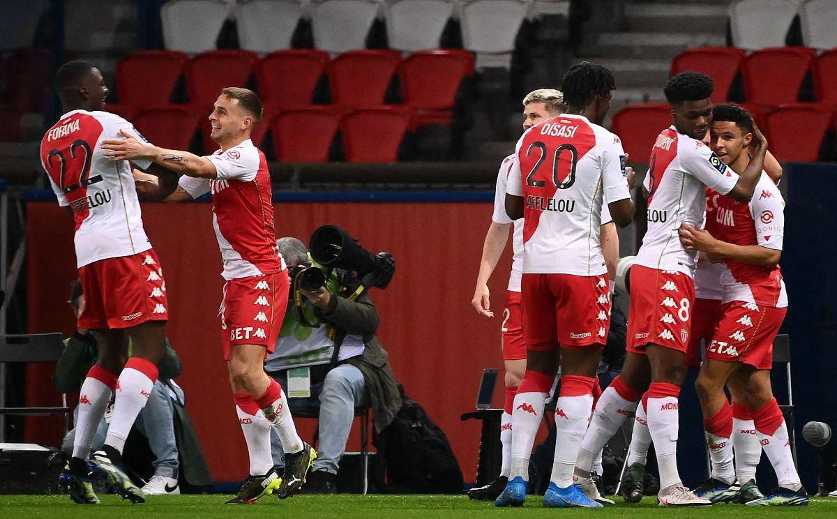 摩纳哥联赛处境困难，需调整