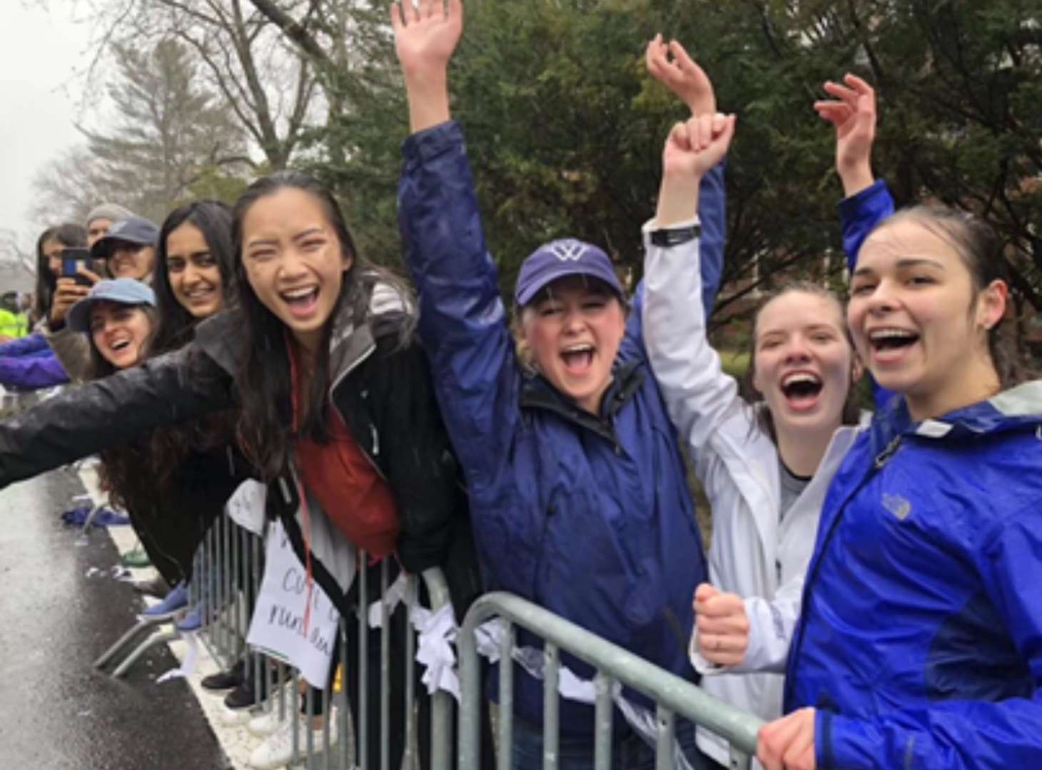 包含大连新洲热血澎湃，万众齐声呐喊加油的词条