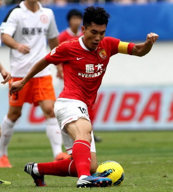 包含广州德比惊险收官，恒大绝杀富力取得关键胜利的词条