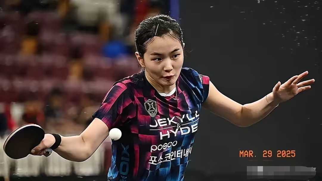 开云体育APP下载-韩国女足球员受伤紧急下场