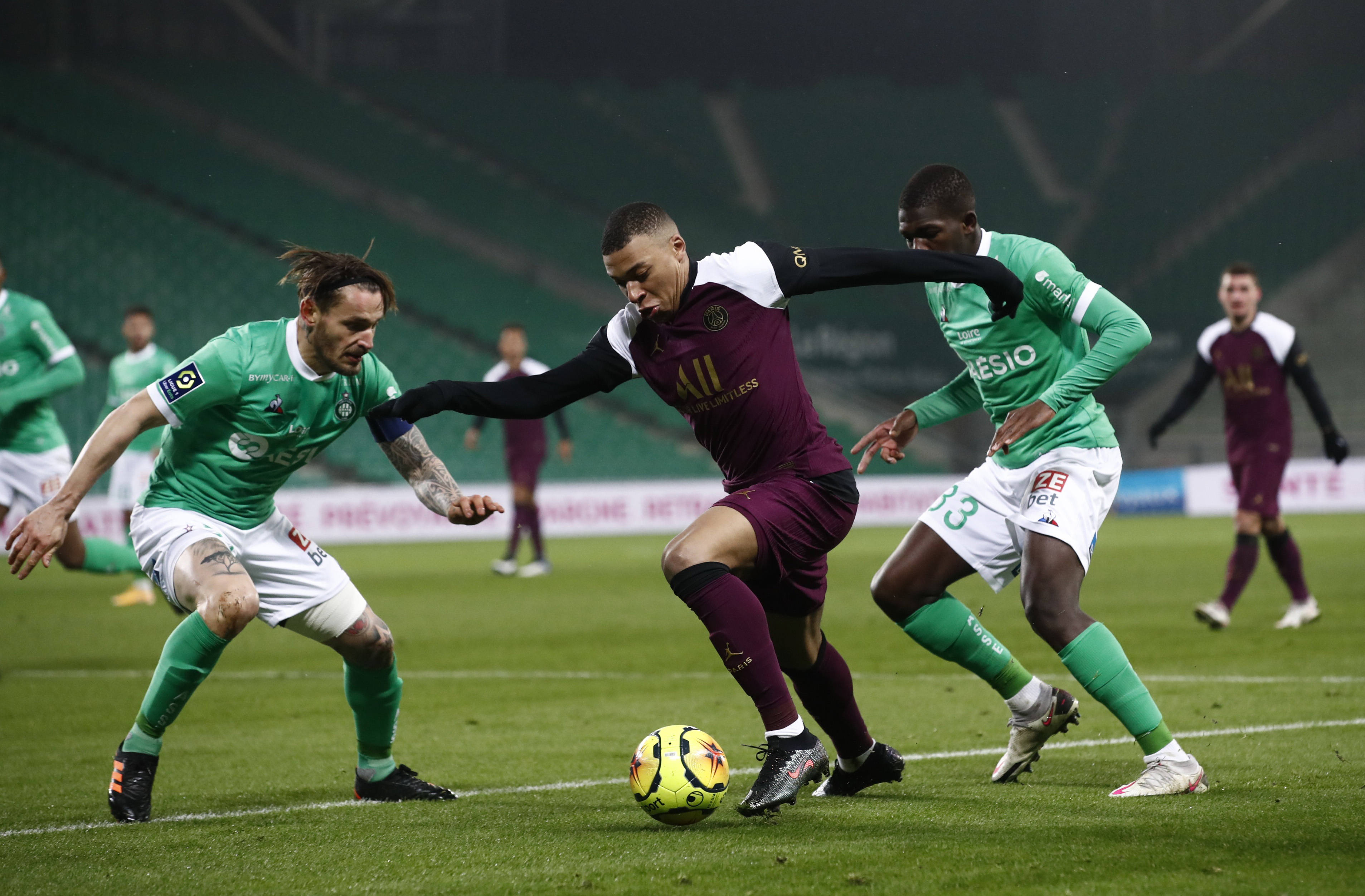 关于圣埃蒂安在客场遭遇挑战，遗憾失利的信息