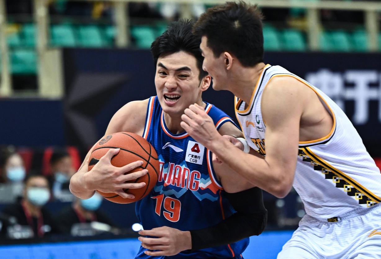 福建男篮大胜对手，保持连胜势头