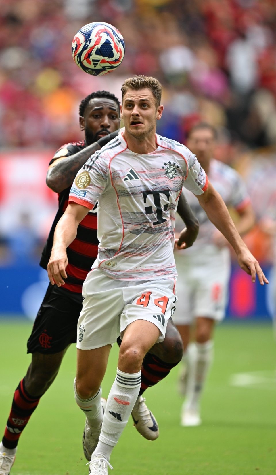 包含拜仁慕尼黑大胜，晋级决赛直指冠军的词条