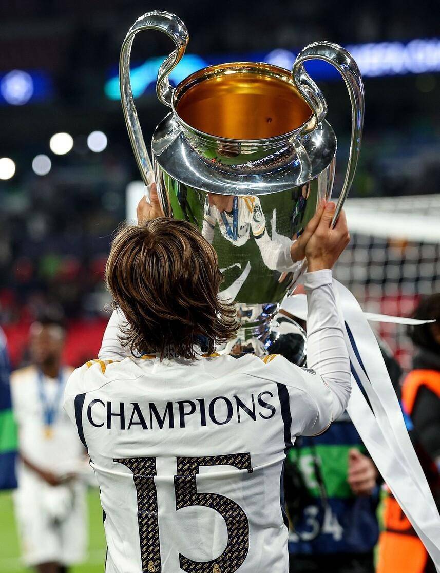 包含皇马爆冷英格兰，莫德里奇高光表现的词条