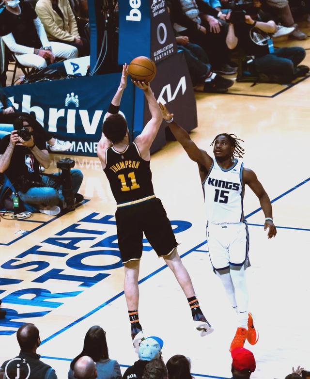 湖人力克北京队,克莱点燃赛场 湖人力克北京队,克莱点燃赛场